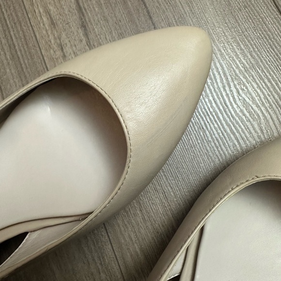 New BCBGMaxAzria Heel Flats - Picture 12 of 12